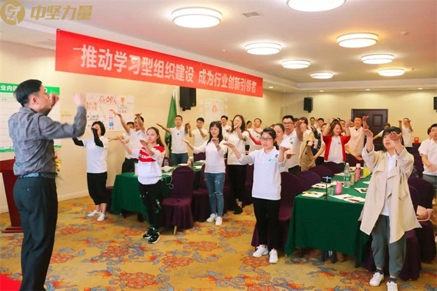 周訐老師為和暢開展的內(nèi)訓(xùn)師培養(yǎng).jpg 周訐老師為和暢開展的內(nèi)訓(xùn)師培養(yǎng).jpg