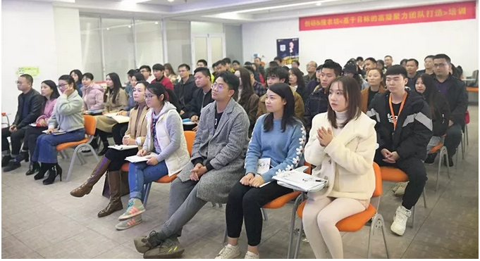 企業(yè)內(nèi)訓-高凝聚力團隊打造.png